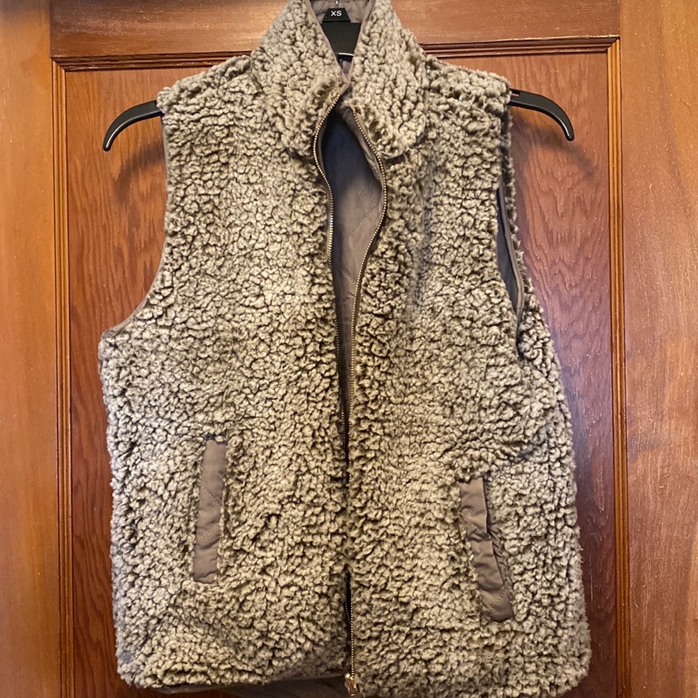 Thread Supply Reversible vest